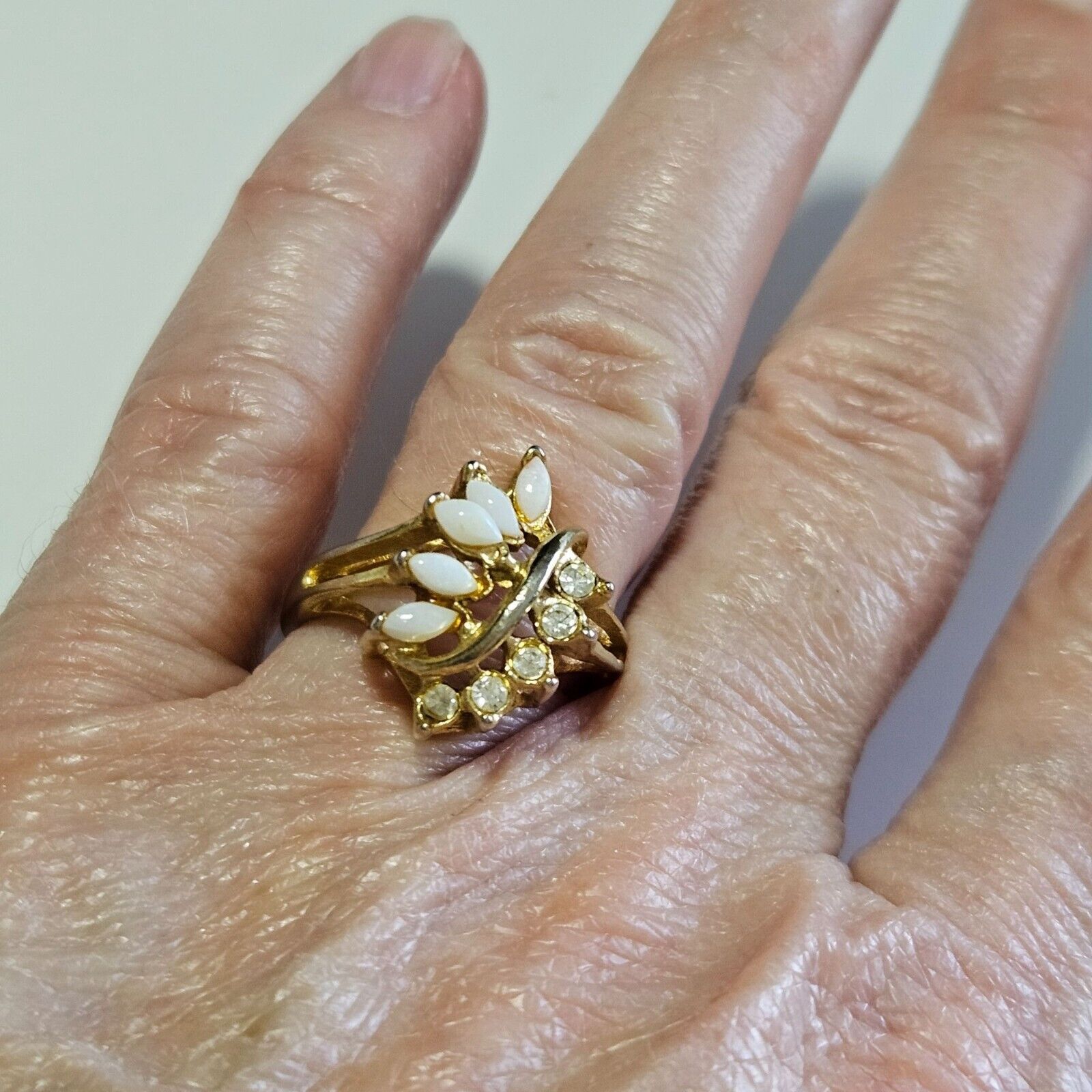 Uncas Gold Tone Vintage Cocktail Ring Size 7